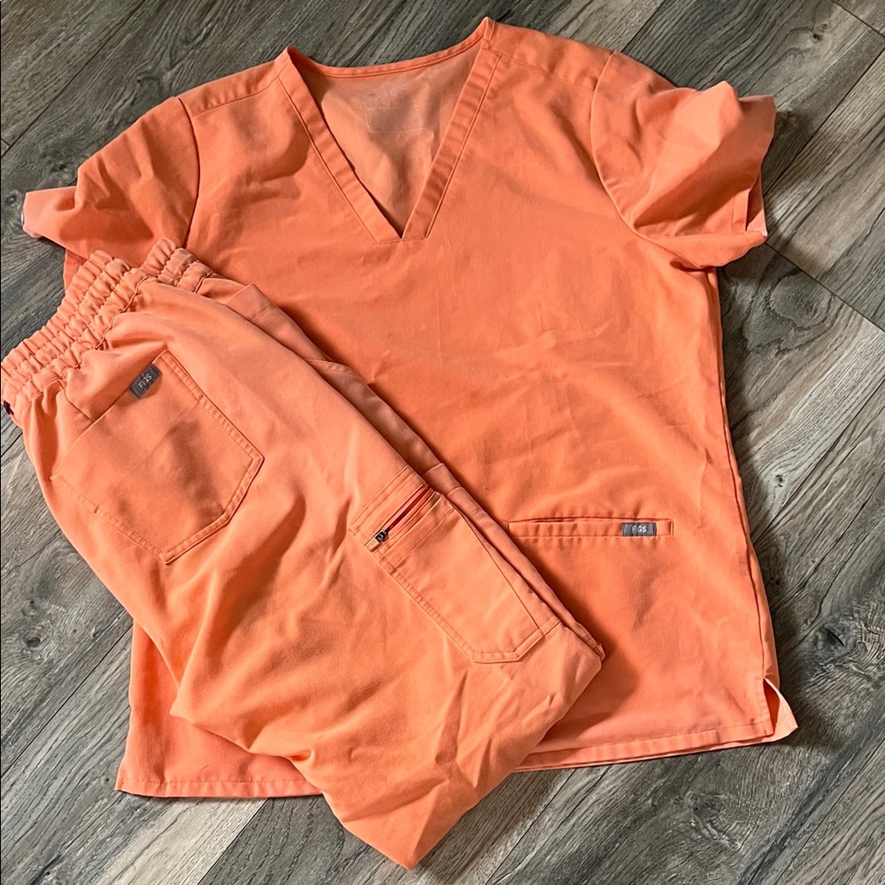 Figs Orange Scrub Set